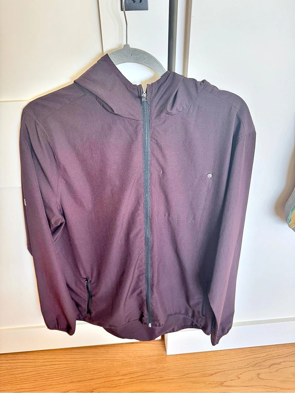Vuori Trainer Shell in Jacket Hooded Zip Front Purple